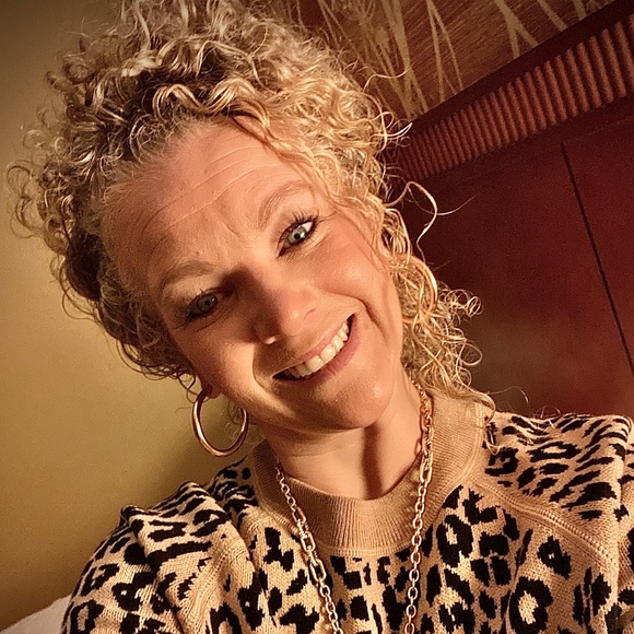 Meet your Posher, Cassie - Picture 2 of 4